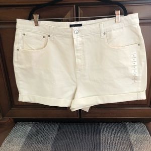 🌺🌼NWT - Free Assembly White Shorts